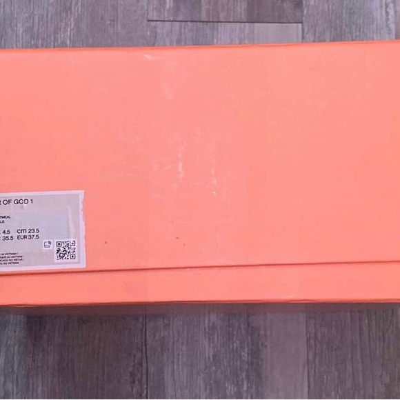 New FEAR OF GOD SNEAKERS - Picture 3 of 4